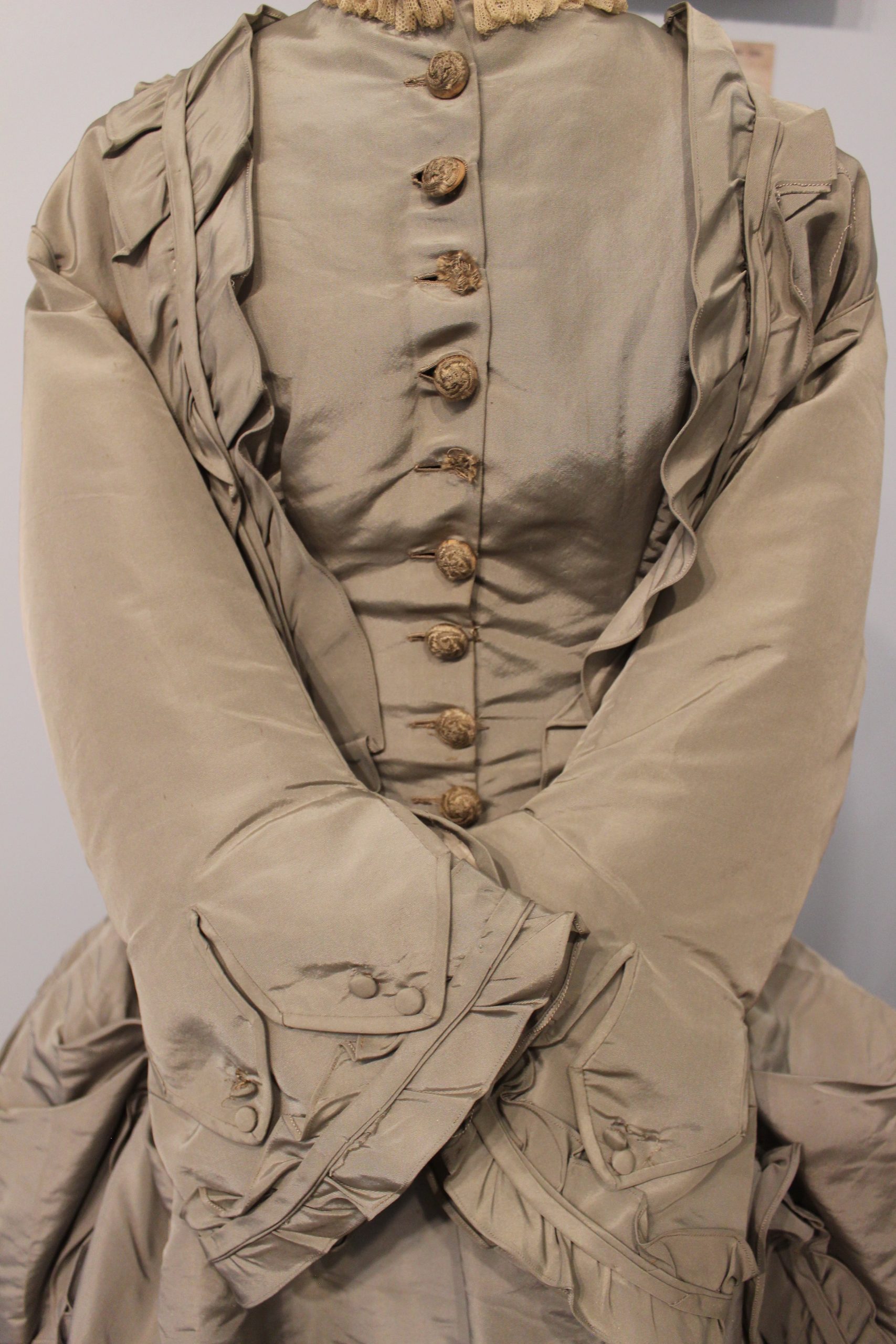 This was worn by Mary Bradford Smith on her wedding day, she is a descendant of Governor William Bradford (1590-1657) a founder and longtime governor of the Plymouth Colony settlement. Bradford was among the passengers on the Mayflower's trans-Atlantic journey, and be signed the Mayflower Compact upon arriving in Massachusetts in 1620. 